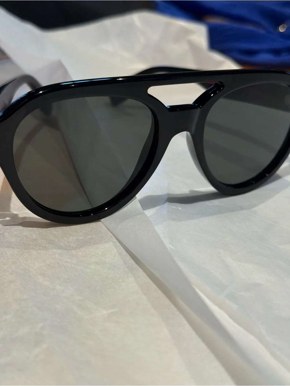 Solid & Striped by Le Specs Black Glossy Round-Edge Women's Sunglasses